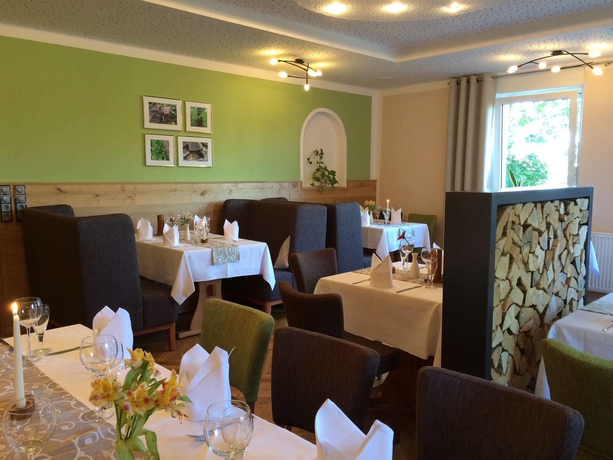 Hotel Restaurant Zwergschloesschen Gera Esterno foto
